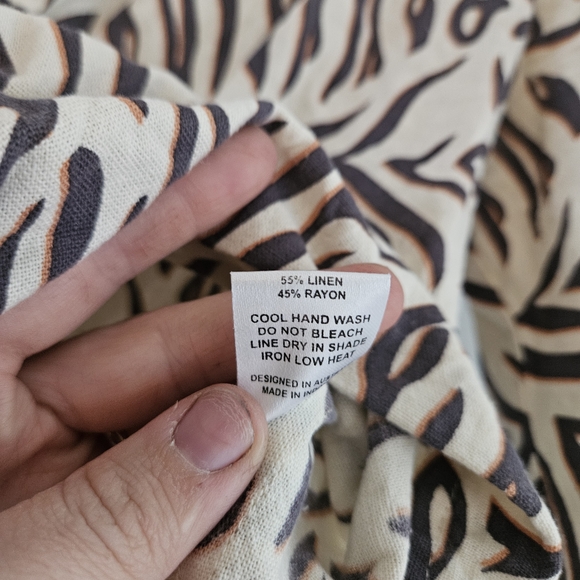 Kivari Linen Rayon Beige and Black Zebra Print Women's Top - Picture 5 of 6